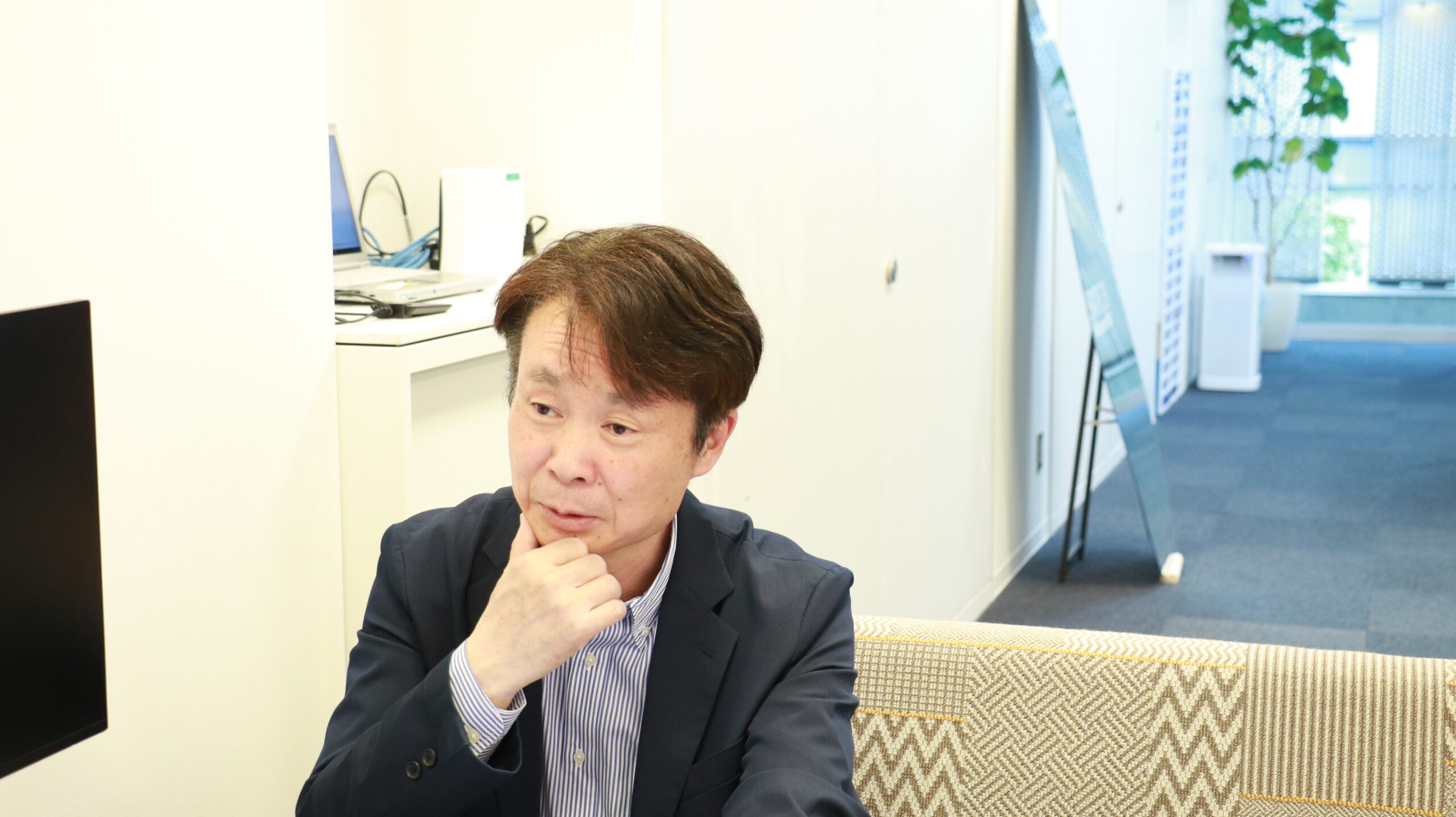 女性の方の健康促進に向けた施策や取り組みについて、どのように導入を決めていますか？